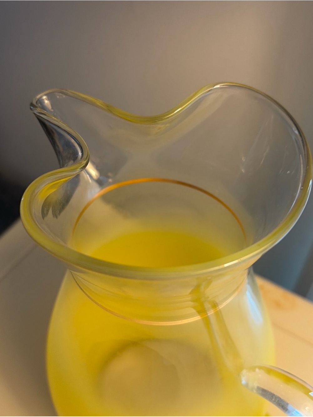 MCM ‘Blendo’ Yellow Frosted Glass Cocktail Pitcher, Mid Century Vintage 1950’s - Picture 4 of 8